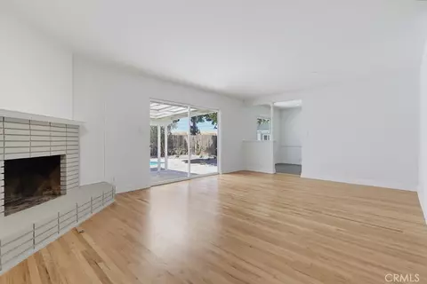 Living - 6911 E Septimo, Long Beach, CA 90815 photo 4 of 14