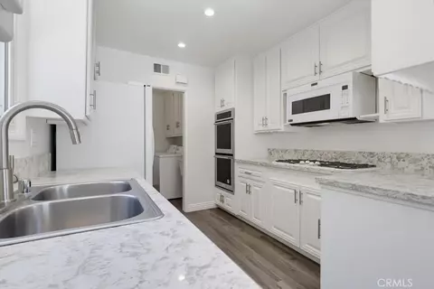 Kitchen - 6911 E Septimo, Long Beach, CA 90815 photo 3 of 5