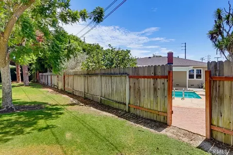 Exterior - 6911 E Septimo, Long Beach, CA 90815 photo 20 of 22