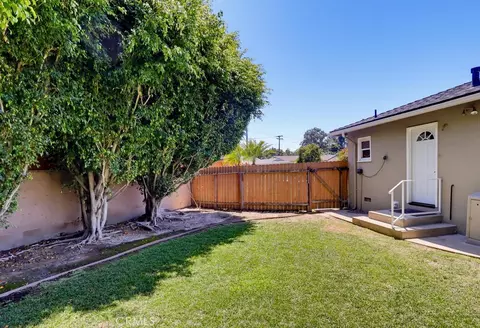 Exterior - 6911 E Septimo, Long Beach, CA 90815 photo 13 of 22