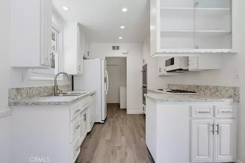 Kitchen - 6911 E Septimo, Long Beach, CA 90815 photo 1 of 5