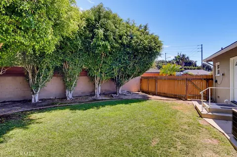 Exterior - 6911 E Septimo, Long Beach, CA 90815 photo 12 of 22