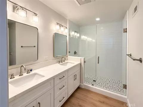 Bath - 12 Springwater, Irvine, CA 92604 photo 2 of 4