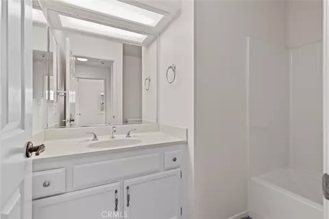 Bath - 2720 E Walnut #18, Orange, CA 92867 photo 4 of 5