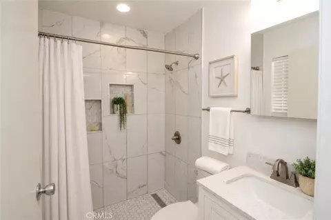 Bath - 356 E Plenty, Long Beach, CA 90805 photo 2 of 2