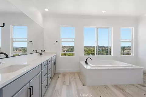 Bath - 39421 Verbena, Temecula, CA 92591 photo 2 of 5