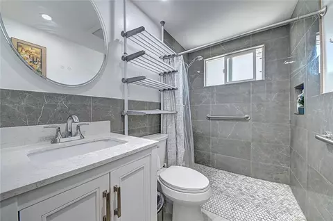 Bath - 22024 Gulf Ave, Carson, CA 90745 photo 3 of 6