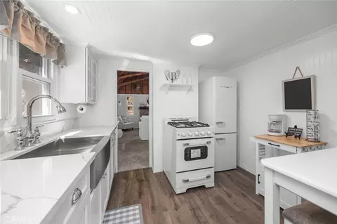 Kitchen - 1177 Bear Springs Rd, Rimforest, CA 92378 photo 3 of 3
