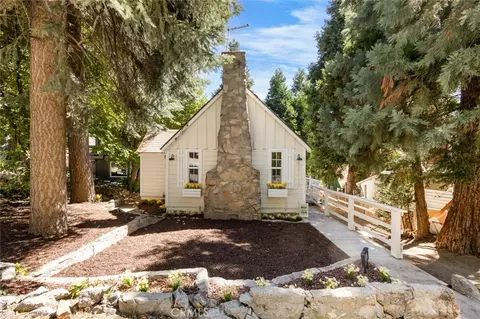 Exterior - 1177 Bear Springs Rd, Rimforest, CA 92378 photo 2 of 7