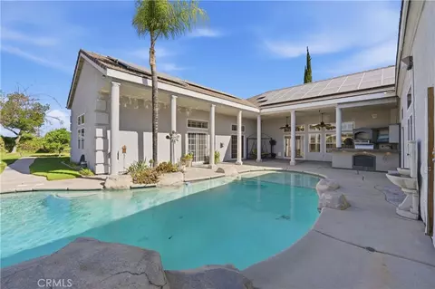 Exterior - 685 Bradbury, Redlands, CA 92374 photo 9 of 17