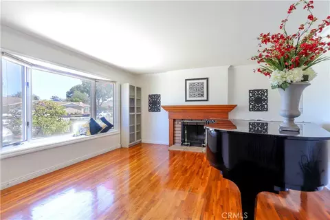 Living - 2516 E Quincy, Orange, CA 92867 photo 2 of 4