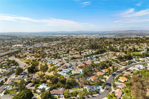 View/Area - 2419 E Villa Real, Orange, CA 92867 photo 2 of 2