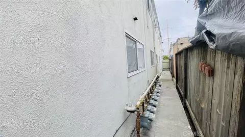 Exterior - 1083 Gaviota Ave, Long Beach, CA 90813 photo 4 of 7