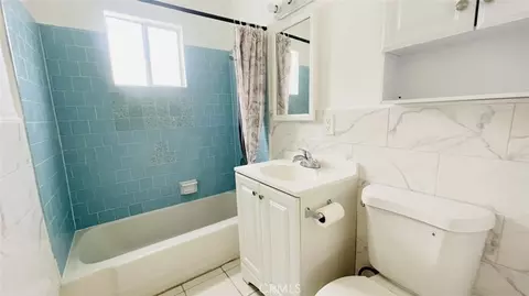 Bath - 1083 Gaviota Ave, Long Beach, CA 90813 photo 1 of 1