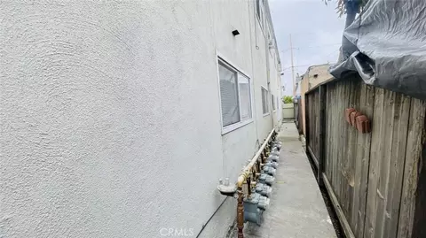 Exterior - 1083 Gaviota Ave, Long Beach, CA 90813 photo 3 of 6