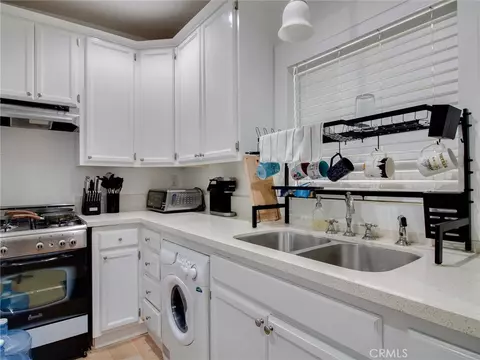 Kitchen - 323 W 4th UNIT 101, Long Beach, CA 90802 photo 1 of 1