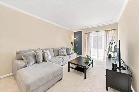 Living - 838 Pine, Long Beach, CA 90813 photo 3 of 3