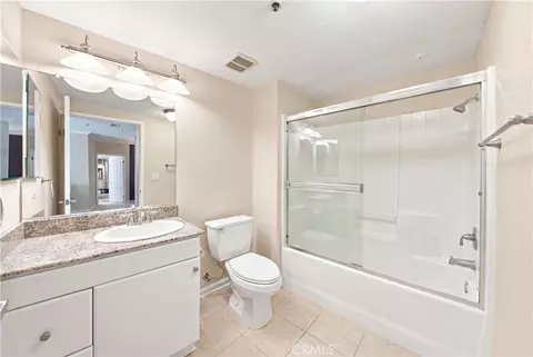 Bath - 838 Pine #515, Long Beach, CA 90813 photo 1 of 1