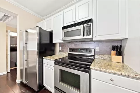 Kitchen - 838 Pine #515, Long Beach, CA 90813 photo 2 of 2