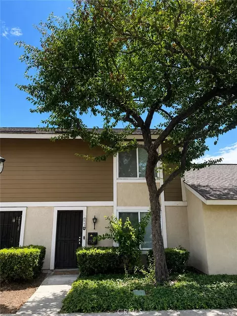 2961 S Sycamore St #B, Santa Ana, CA 92707