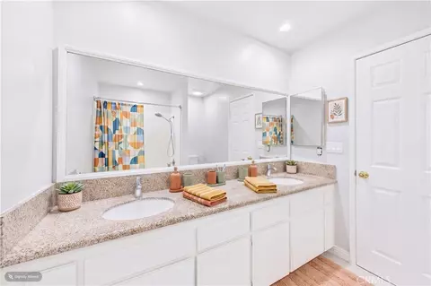 Bath - 9253 Walker St, Cypress, CA 90630 photo 5 of 7