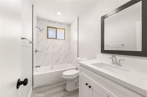 Bath - 1722 Mitchell #36, Tustin, CA 92780 photo 2 of 2