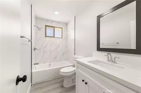 Bath - 1722 Mitchell #36, Tustin, CA 92780 photo 2 of 2