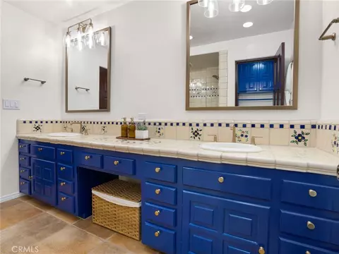 Bath - 1818 Old Bridge Rd, Riverside, CA 92506 photo 4 of 5