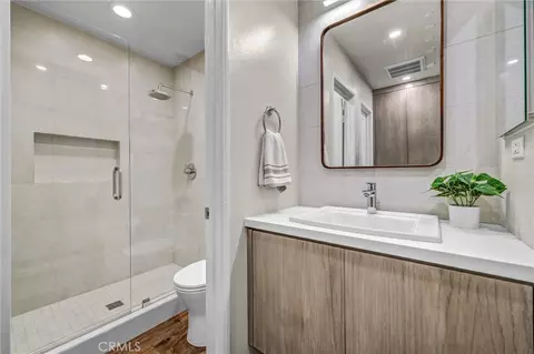 Bath - 78 Duet, Irvine, CA 92603 photo 6 of 6