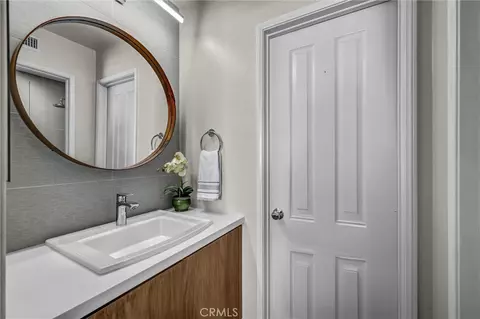 Bath - 78 Duet, Irvine, CA 92603 photo 3 of 6
