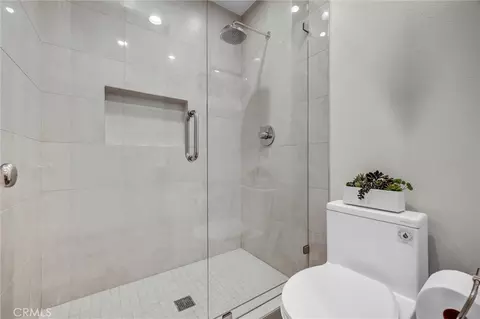 Bath - 78 Duet, Irvine, CA 92603 photo 5 of 6