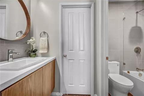 Bath - 78 Duet, Irvine, CA 92603 photo 4 of 6