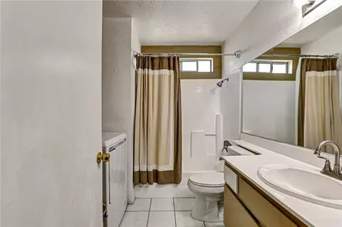 Bath - 623 W Indigo St, Compton, CA 90220 photo 1 of 6