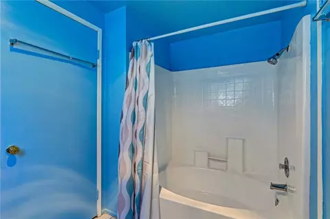 Bath - 623 W Indigo St, Compton, CA 90220 photo 4 of 6