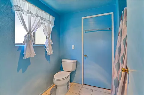Bath - 623 W Indigo St, Compton, CA 90220 photo 3 of 6