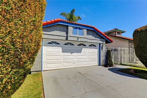 Exterior - 623 W Indigo St, Compton, CA 90220 photo 2 of 6