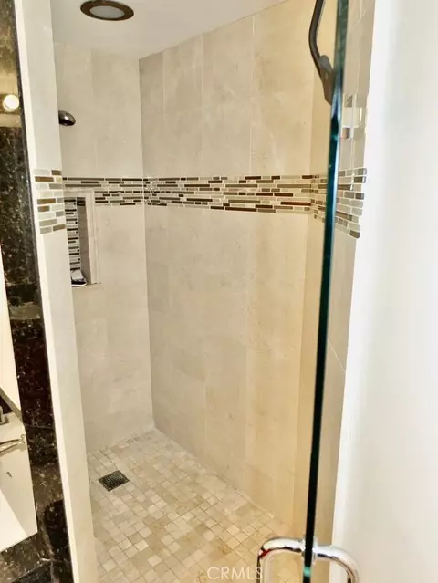 Bath - 525 E Seaside Way 1007, Long Beach, CA 90802 photo 3 of 3
