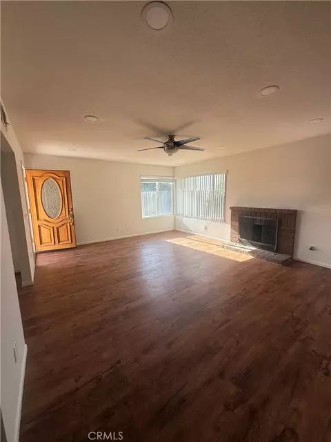 Living - 5176 Creekside Rd, Camarillo, CA 93012 photo 2 of 4