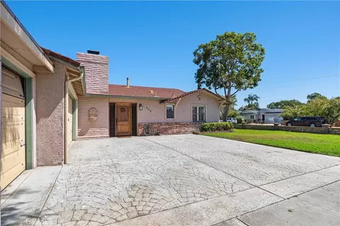 Exterior - 986 Post Rd, Costa Mesa, CA 92626 photo 2 of 7