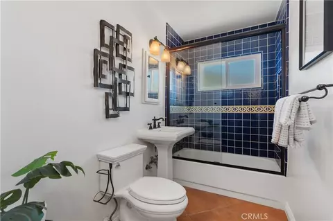 Bath - 986 Post Rd, Costa Mesa, CA 92626 photo 2 of 2
