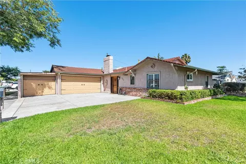 Exterior - 986 Post Rd, Costa Mesa, CA 92626 photo 1 of 7