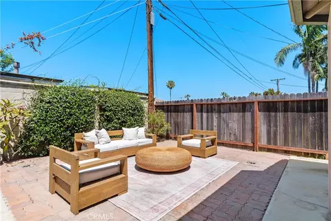 Exterior - 986 Post Rd, Costa Mesa, CA 92626 photo 5 of 7