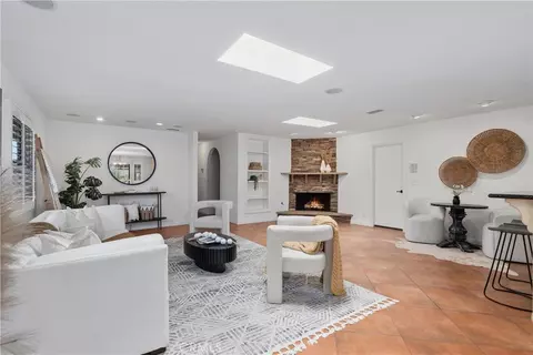 Living - 986 Post Rd, Costa Mesa, CA 92626 photo 4 of 8