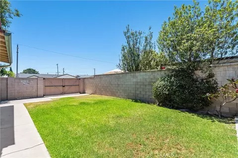 Exterior - 986 Post Rd, Costa Mesa, CA 92626 photo 7 of 7