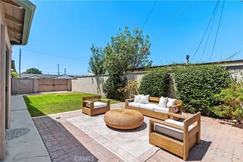 Exterior - 986 Post Rd, Costa Mesa, CA 92626 photo 3 of 7