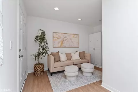 Entry Way - 986 Post Rd, Costa Mesa, CA 92626 photo 2 of 2