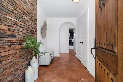 Entry Way - 986 Post Rd, Costa Mesa, CA 92626 photo 1 of 2