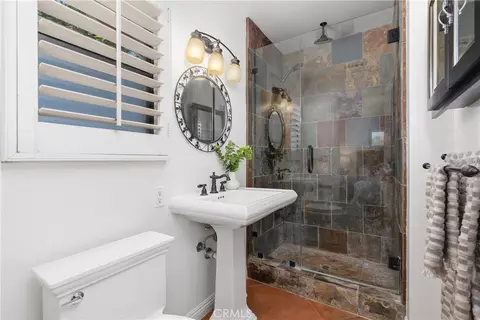 Bath - 986 Post Rd, Costa Mesa, CA 92626 photo 1 of 2