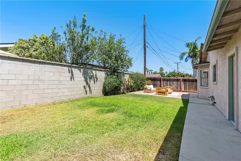 Exterior - 986 Post Rd, Costa Mesa, CA 92626 photo 6 of 7