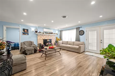 Living - 9459 Valley Vis, Apple Valley, CA 92308 photo 2 of 2